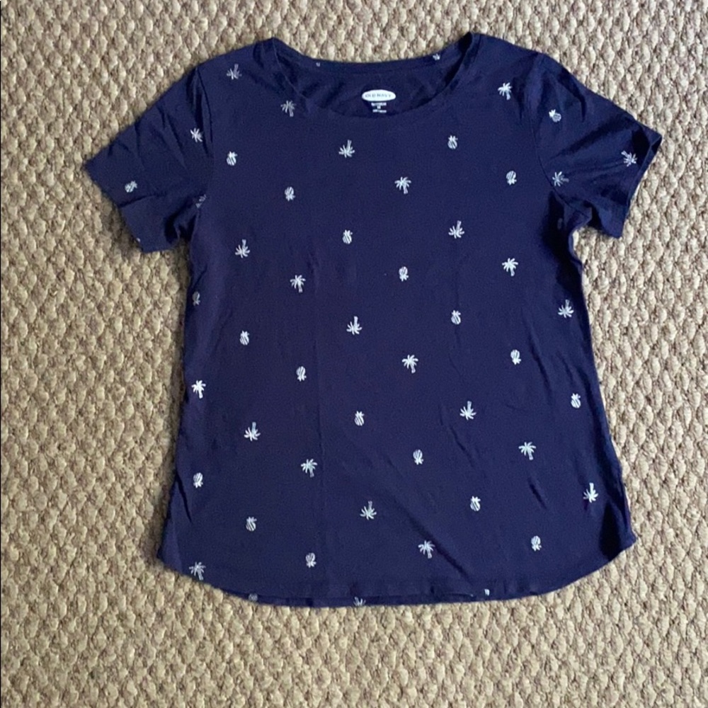 navy tshirt
